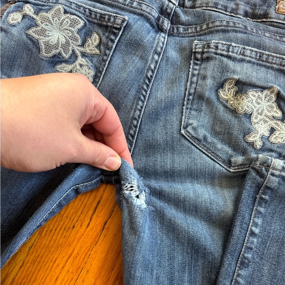 Paige Denim Jeans Medium Wash, bootcut with floral appliqué size 28 - Picture 6 of 6